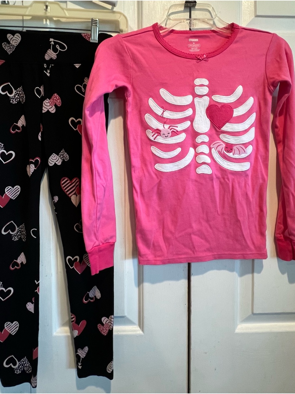 2 Pc Set🩷 Pink Long Sleeve Ribcage & Heart Tee w Black Heart Print Leggings